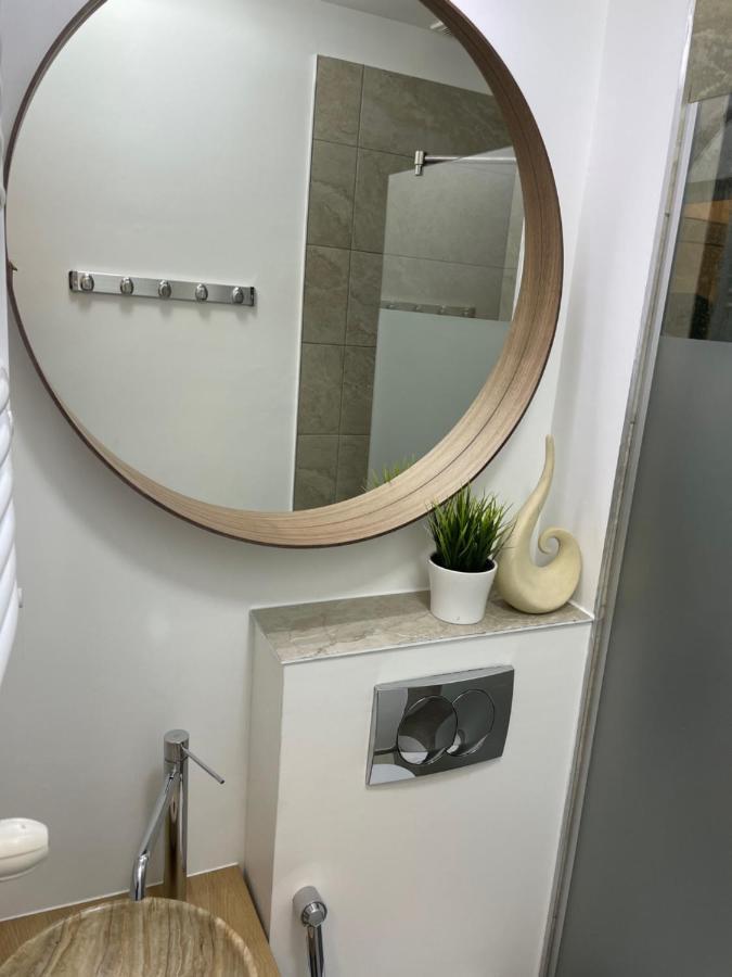 Metropole Apartments Studio City Bucharest Luaran gambar
